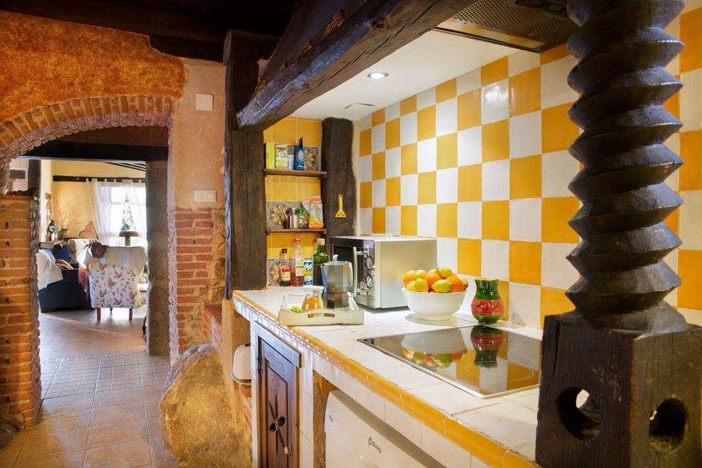 Casa Rural La Casa Del Bosque Navaconcejo Luaran gambar