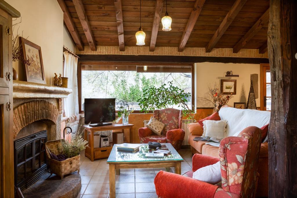 Casa Rural La Casa Del Bosque Navaconcejo Luaran gambar